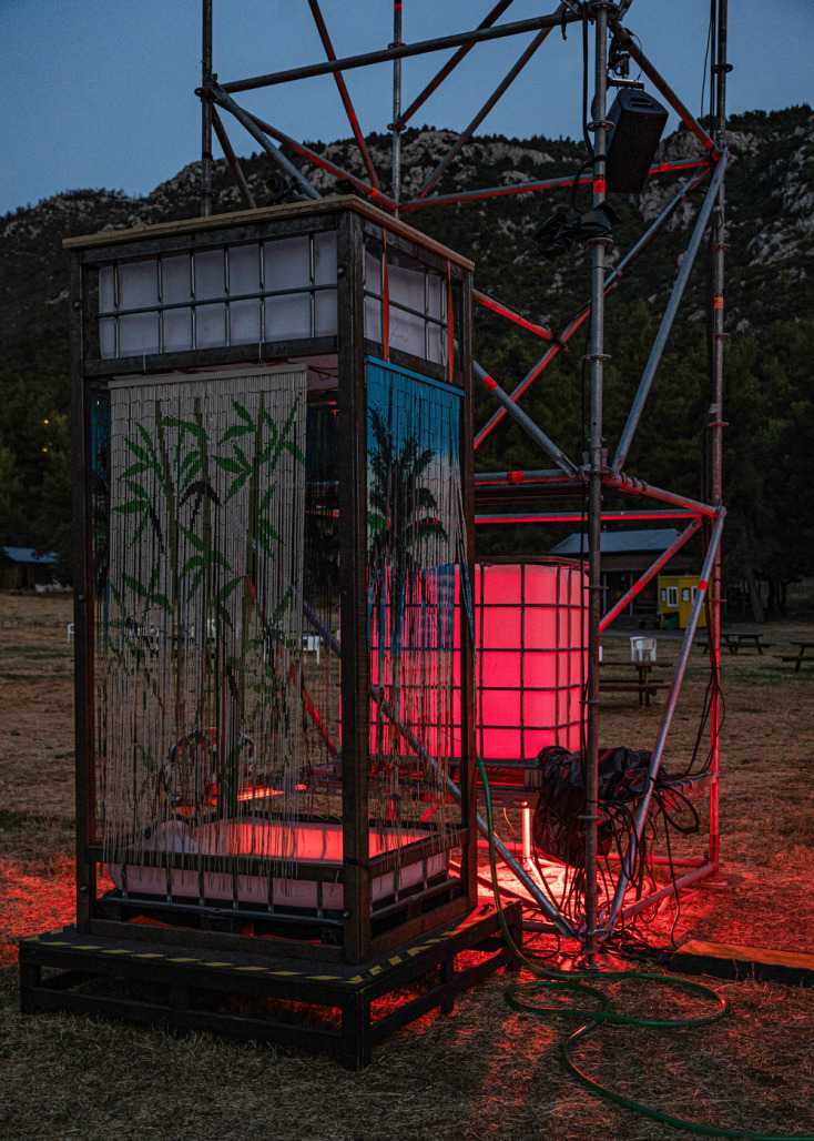 Λούκας Τβαρκόβσκι, Respublika