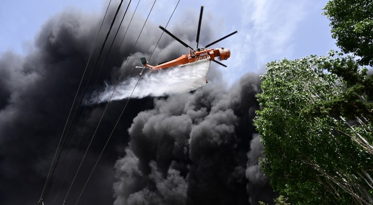 πυροσβεστικο ελικοπτερο, νερο, καπνοι