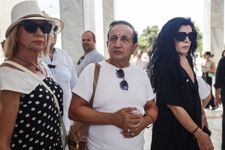 Ο Σπύρος Μπιμπίλας στην κηδεία της Δέσποινας Στυλιανοπούλου