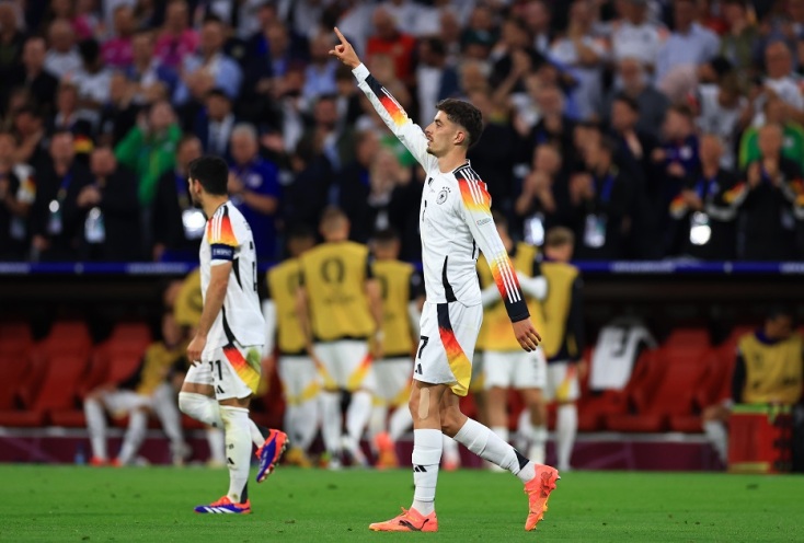 γερμανοι ποδοσφαιριστές πανηγυρίζουν