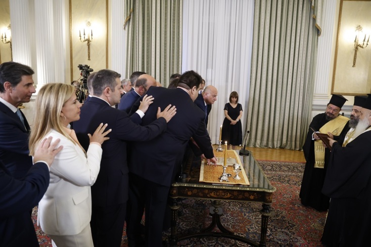 Η ορκωμοσία των νέων υπουργών και υφυπουργών μετά τον ανασχηματισμό