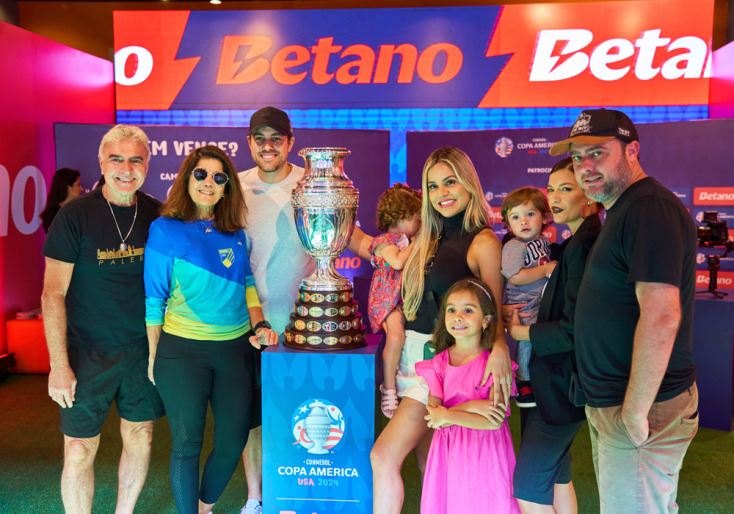 Aπό την εκδήλωση της παρουσίασης του κυπέλλου του CONMEBOL Copa America 2024 στη Βραζιλία από το Betano