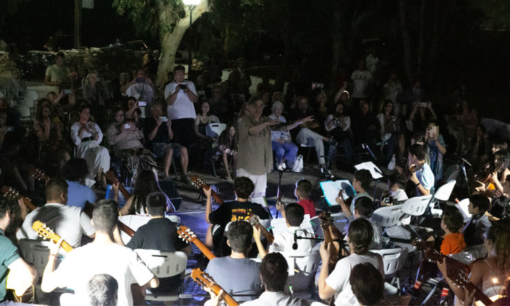 Μαθητική συναυλία ορχήστρας κιθάρας διευθύνει o Δημήτρη Κουρζάκης