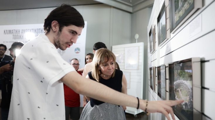 Κατερίνα Σακελλαροπούλου: Ξεναγήθηκε σε έκθεση φωτογραφίας με θέμα τις αρχαιότητες του νομού Εβρου