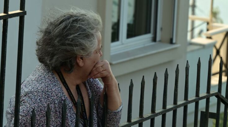 Σπίτια παραδόθηκαν στις φλόγες, κάτοικοι απεγκλωβίστηκαν 