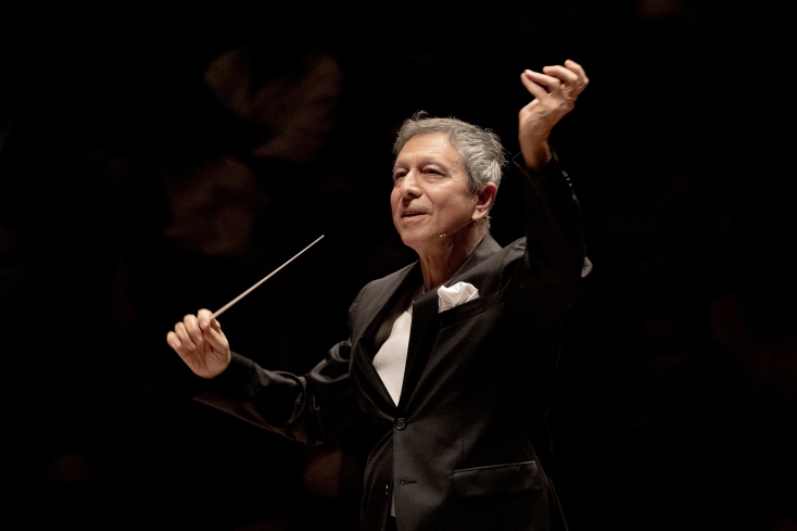 Λουκάς Καρυτινός: Συνέντευξη με τον καλλιτεχνικό διευθυντή της Κρατικής Ορχήστρας Αθηνών και διακεκριμένο μαέστρο.