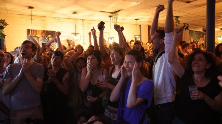 γαλλοι ψηφοφοροι πανηγυριζουν