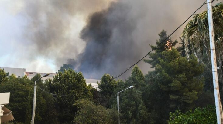 Φωτιά στο Γεράκι Ηλείας - Μήνυμα 112 για απομάκρυνση προς Αμαλιάδα