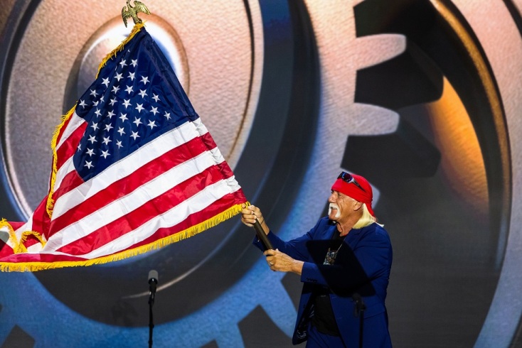 «Ας ξεσπάσει η Trumpomania» - Ο Χαλκ Χόγκαν σκίζει τα ρούχα του για τον Ντόναλντ Τραμπ