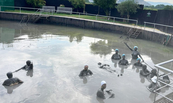 Λασπόλουτρο στις Κρηνίδες