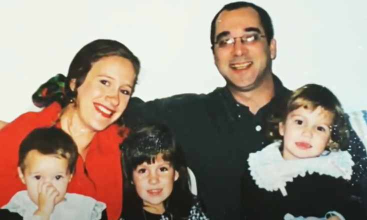 Ο Μαρκ Γουίνγκερ, η Ρεμπέκα Σίμιτς και τα τρία τους παιδιά