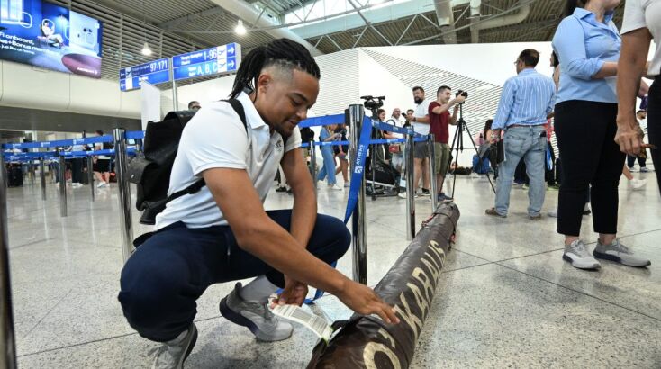 Πετάει για Παρίσι η ελληνική αποστολή 