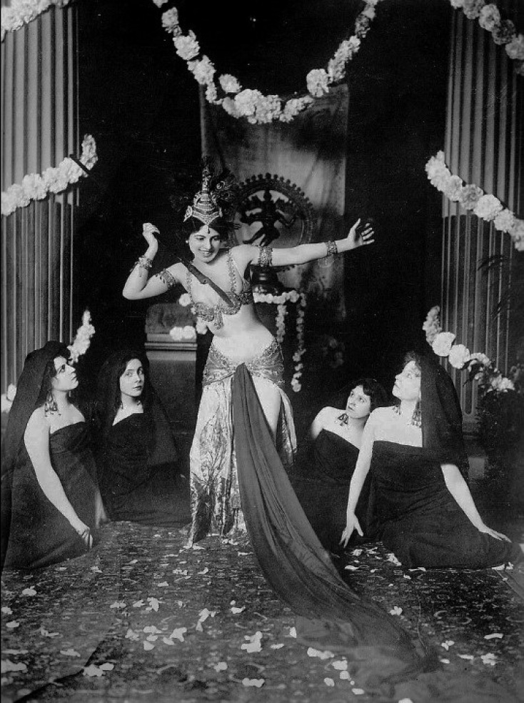 Η Μάτα Χάρι στο Παρίσι 