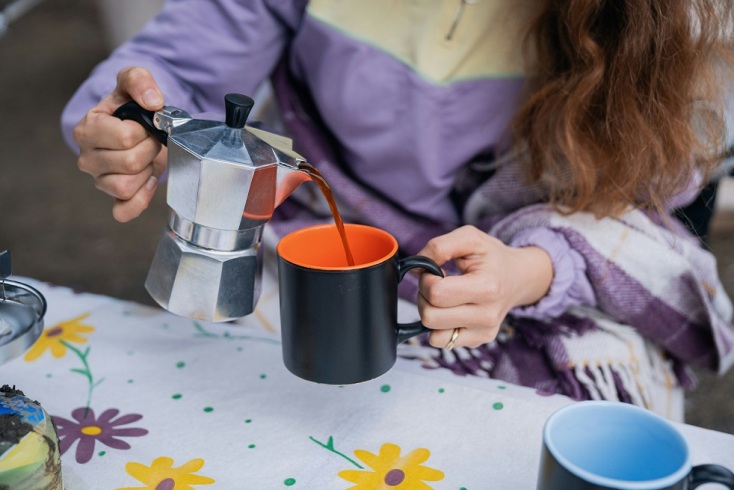 Ποιο λάθος κάνουν όσοι πίνουν καφέ το πρωί για να ξυπνήσουν