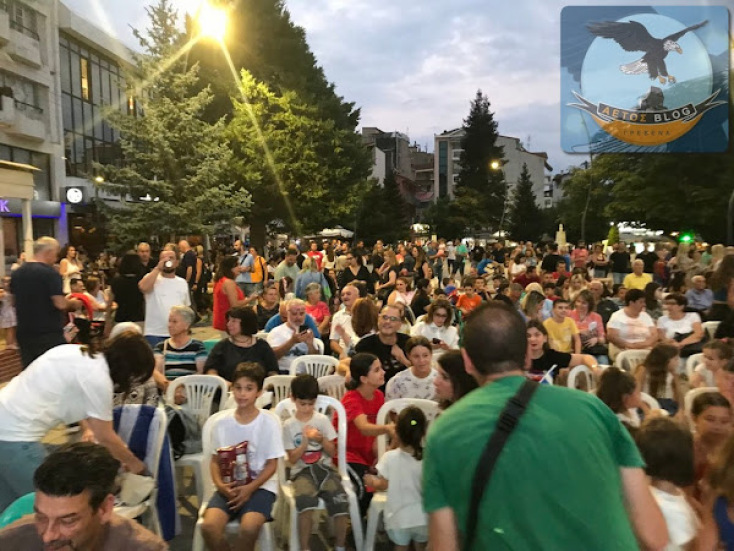 Συγκίνηση στην κεντρική πλατεία των Γρεβενών για τον χρυσό Μίλτο Τεντόγλου