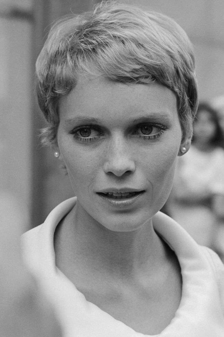 H Μία Φάροου με το pixie look της 