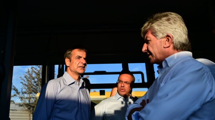 Eπίσκεψη Μητσοτάκη στο αμαξοστάσιο της ΟΣΥ