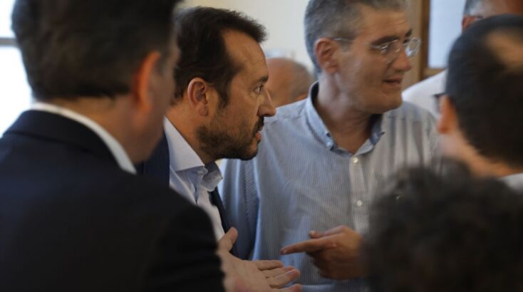 Πηγαδάκια έξω από τη συνεδρίαση της ΚΟ του ΣΥΡΙΖΑ