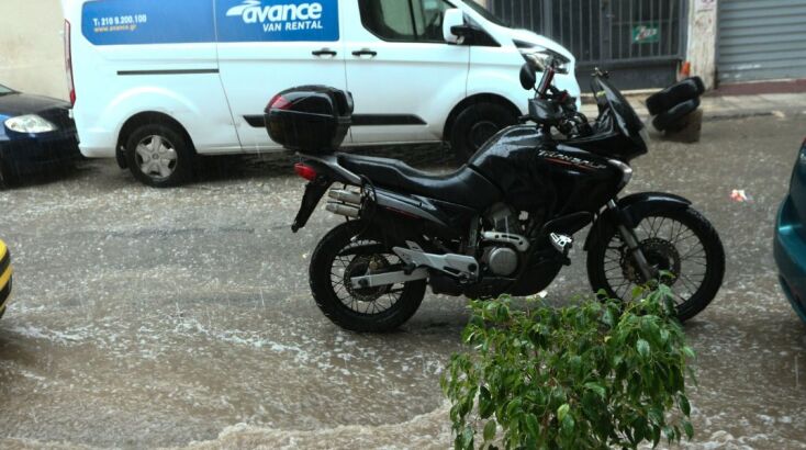 «Χτύπησε» η κακοκαιρία την Αττική