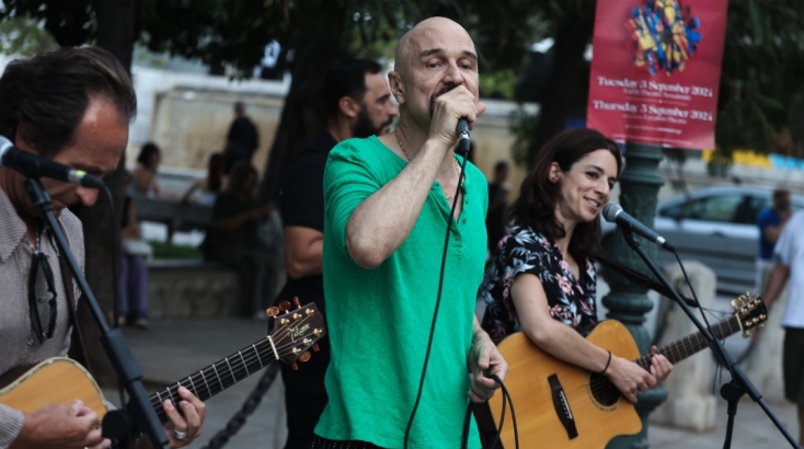 James: Εμφάνιση έκπληξη του ροκ συγκροτήματος στο Σύνταγμα