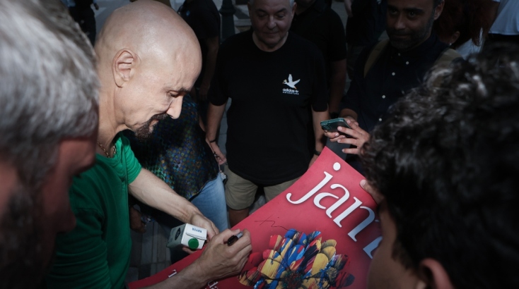 Μία εμφάνιση έκπληξη πραγματοποίησε το κορυφαίο συγκρότημα James