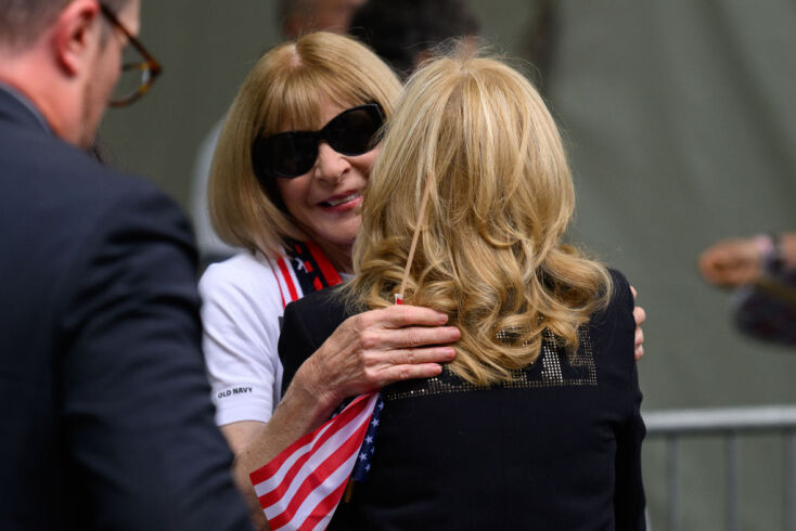 Το μήνυμα της βιομηχανίας μόδας παρουσία της Τζιλ Μπάιντεν ενόψει των αμερικανικών εκλογών