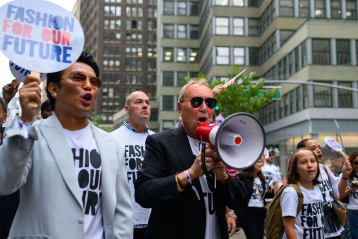 Το μήνυμα της βιομηχανίας μόδας παρουσία της Τζιλ Μπάιντεν ενόψει των αμερικανικών εκλογών