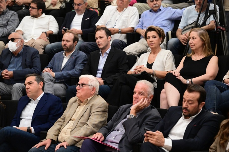 Βουλευτές και στελέχη του ΣΥΡΙΖΑ στην τελετή βράβευσης του Αλέξη Τσίπρα