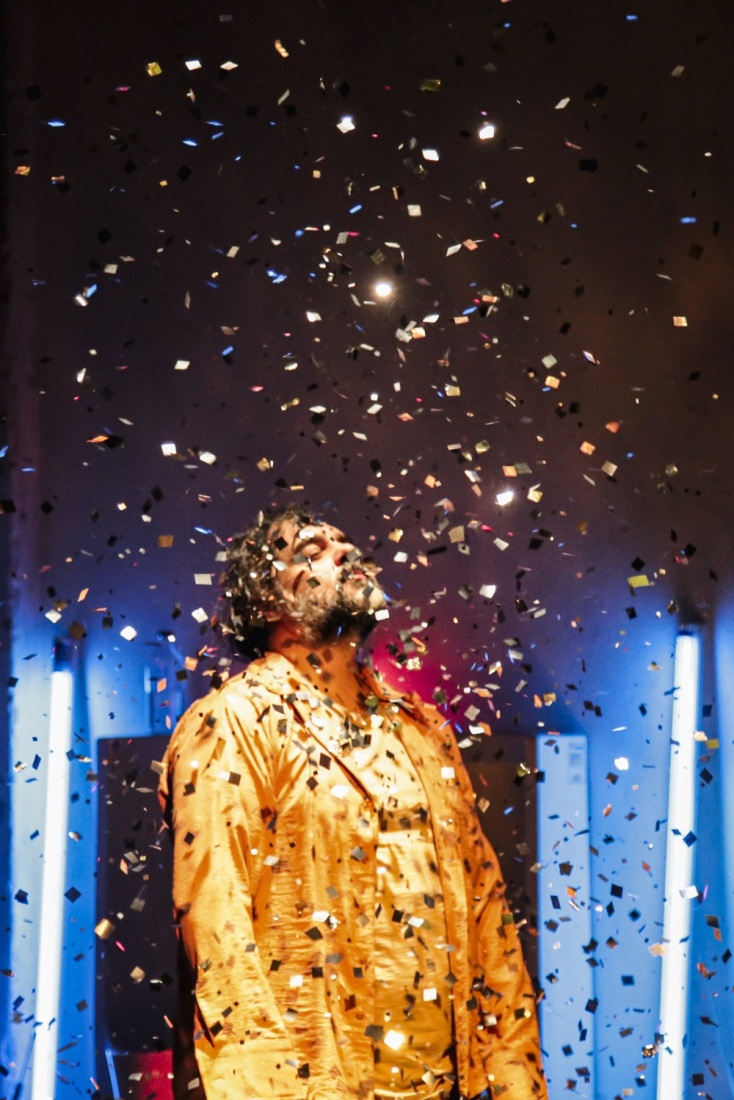 Ο Αργύρης Ξάφης στην παράσταση «Το πιο όμορφο σώμα που έχει βρεθεί ποτέ σε αυτό το μέρος», Θέατρο Θησείον