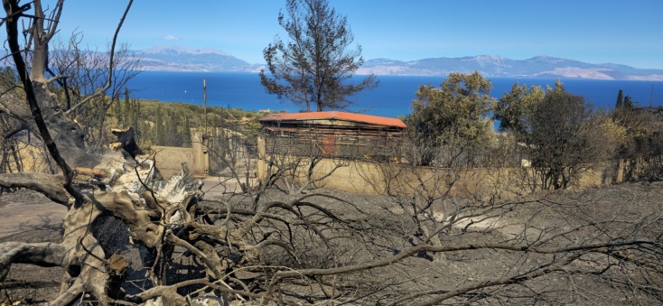 Η φωτιά στην Κορινθία έχει προκαλέσει εκτεταμένες ζημιές σε σπίτια - Κάποια καταστράφηκαν ολοκληρωτικά