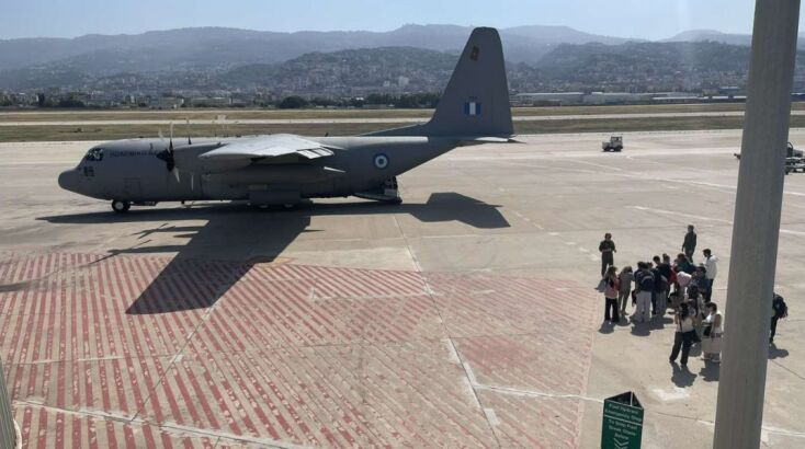 Επαναπατρίστηκαν 60 Έλληνες και Κύπριοι που είχαν εγκλωβιστεί στον Λίβανο