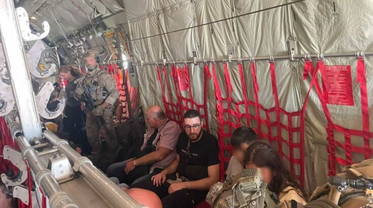 Επαναπατρίστηκαν 60 Έλληνες και Κύπριοι που είχαν εγκλωβιστεί στον Λίβανο