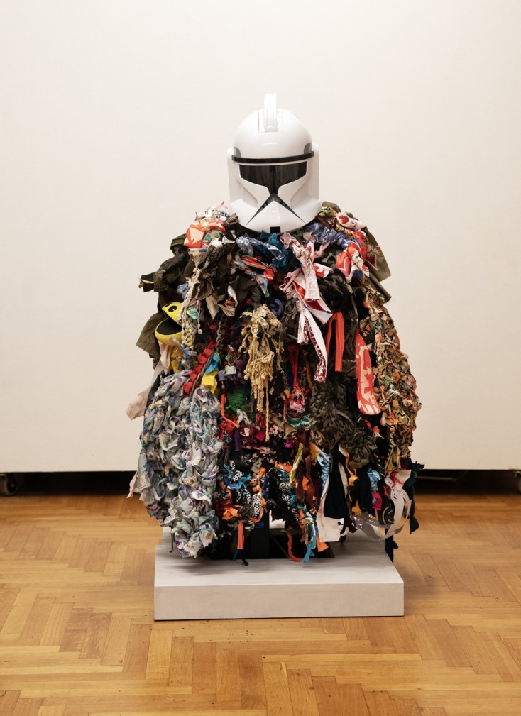 Το έργο «Yes Master» της Αλίκης Παλάσκα, στην έκθεση «Waltzing Matilda» στην Γκαλερί Ζουμπουλάκη