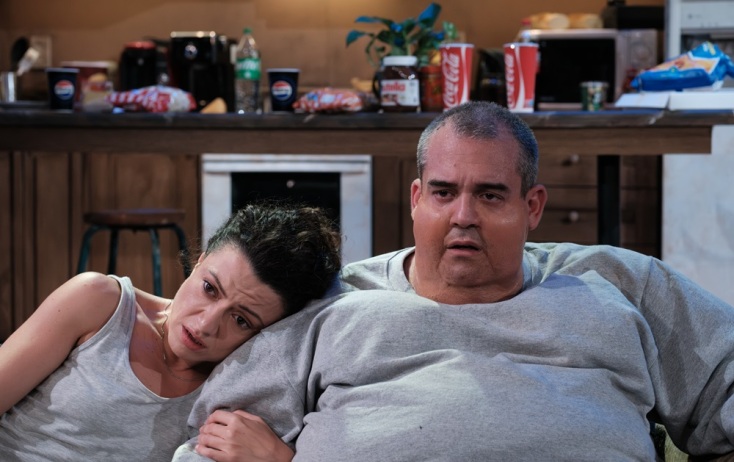 Ο Πυγμαλίων Δαδακαρίδης σκηνοθετεί και πρωταγωνιστεί στο έργο «Φάλαινα»