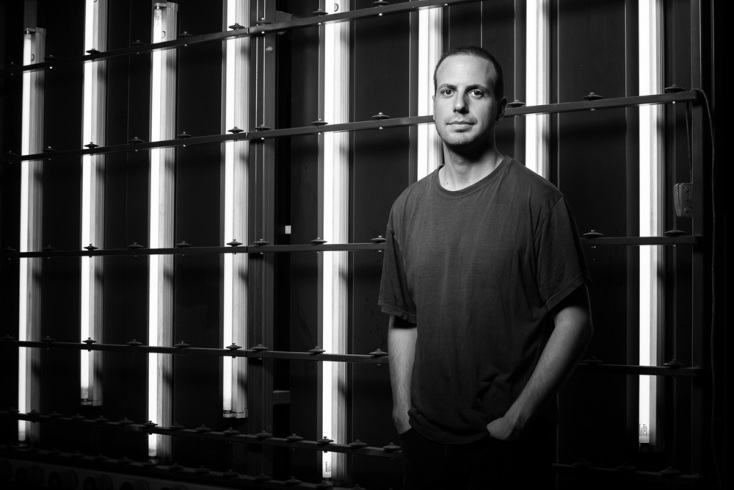 Ο Βαγγέλης Αμπατζής  στον ρόλο του Τομ στον Γυάλινο Κόσμο στο Θέατρο Τέχνης