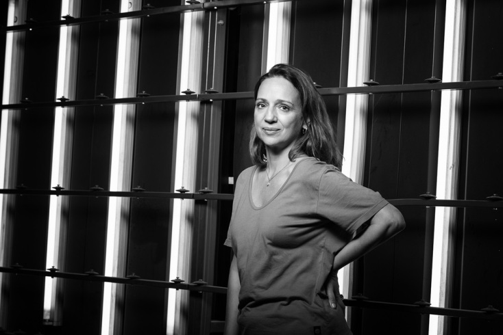 Η Μαρία Καλλιμάνη στον ρόλο της Αμάντα στον Γυάλινο Κόσμο στο Θέατρο Τέχνης 