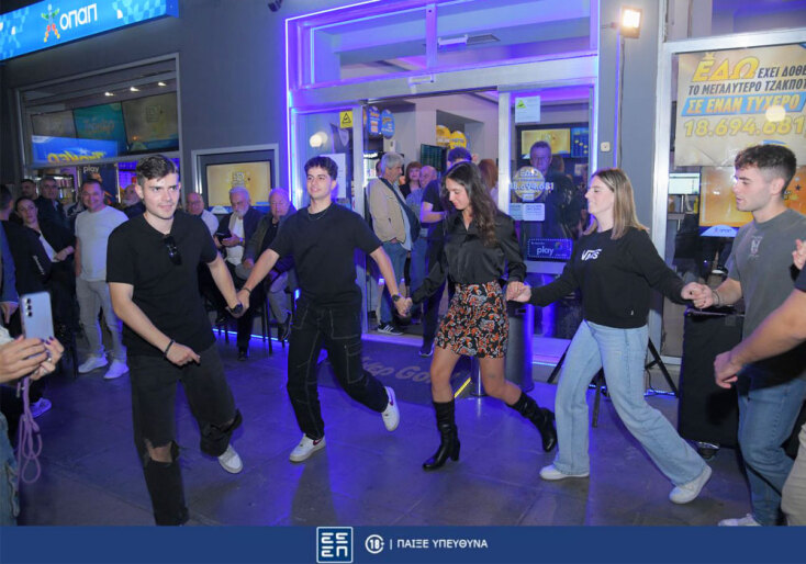 Οι κάτοικοι της Πτολεμαΐδας γιόρτασαν τον μεγάλο νικητή του ΤΖΟΚΕΡ υπό τους ήχους των Χάλκινων της Γουμένισσας