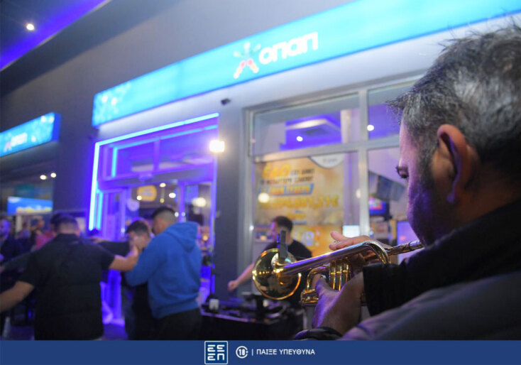 Οι κάτοικοι της Πτολεμαΐδας γιόρτασαν τον μεγάλο νικητή του ΤΖΟΚΕΡ υπό τους ήχους των Χάλκινων της Γουμένισσας