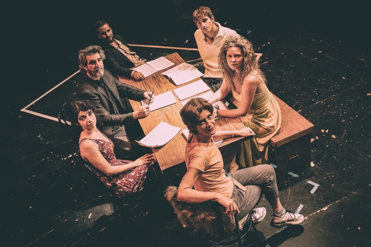 Η παράσταση «Ήταν όλοι τους παιδιά μου», σε σκηνοθεσία Γιώργου Νανούρη