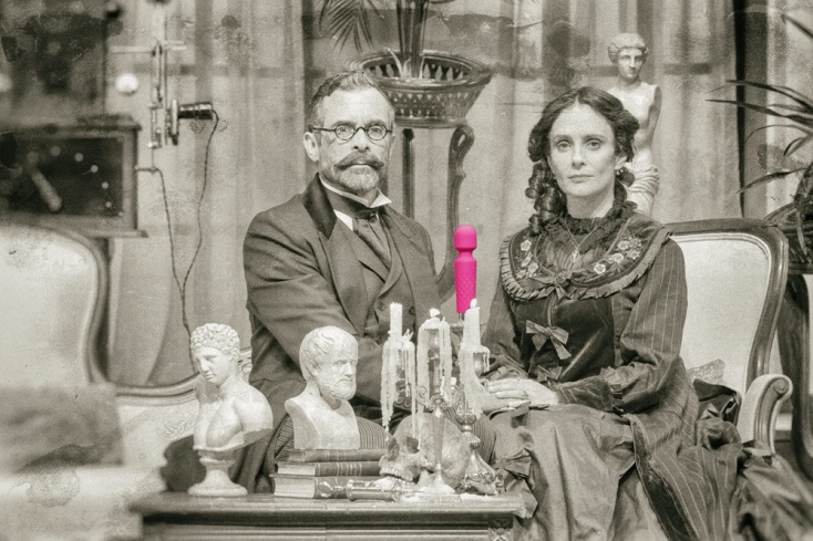 Ο Κωνσταντίνος Μαρκουλάκης και η Γαλήνη Χατζηπασχάλη συμπρωταγωνιστούν στο έργο «Στο διπλανό δωμάτιο ή το έργο του δονητή»