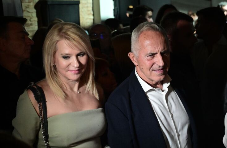 Σόου Κασσελάκη στα εγκαίνια των γραφείων με καπνογόνα και...Αντώναρο, Τζάκρη, Αποστολάκη