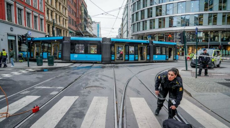 Όσλο: Τραμ με είκοσι επιβάτες εκτροχιάστηκε κι έπεσε σε κατάστημα 