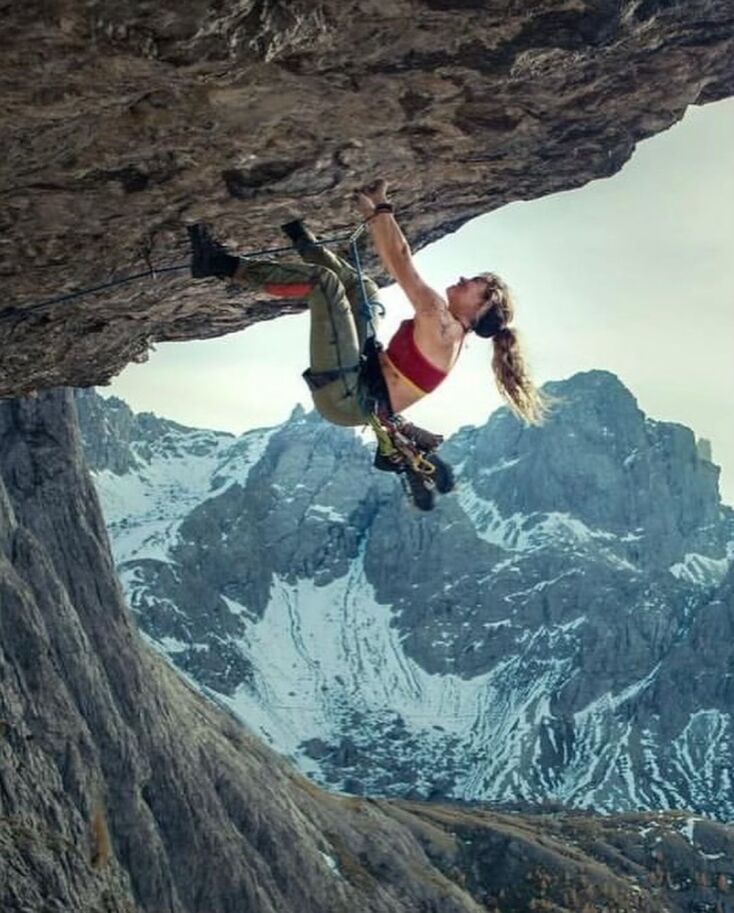 γυναικα κανει αναρρίχηση, βουνο