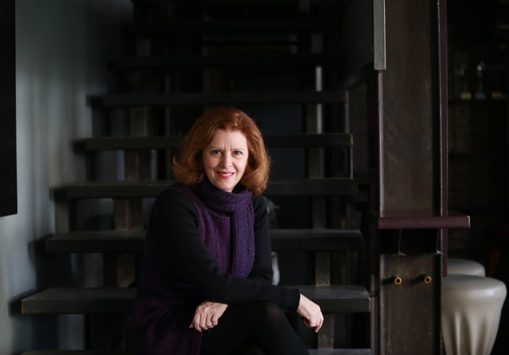 Η Ελένη Σκότη σκηνοθετεί τις παραστάσεις «Linda» και «Γιατί όμορφη» στο Θεάτρο Επί Κολωνώ