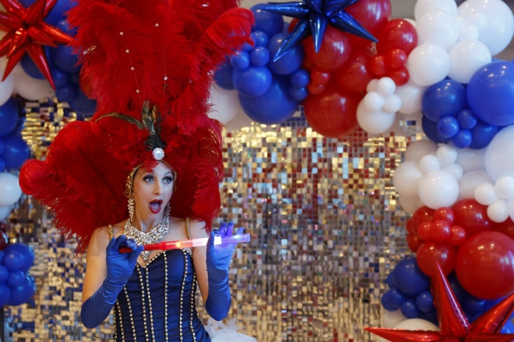 Γυναίκα ντυμένη με τα χρώματα της Αμερικής στο Λας Βέγκας