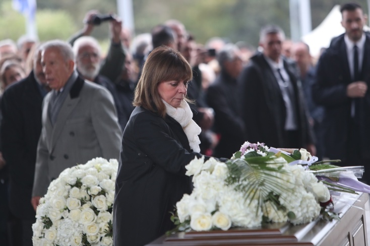 Η Πρόεδρος της Δημοκρατίας, Κατερίνα Σακελλαροπούλου στην πολιτική κηδεία του Γιάννη Μπουτάρη