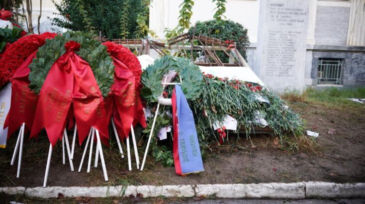 Ο Χάρης Δούκας κατέθεσε στεφάνι στο Πολυτεχνείο