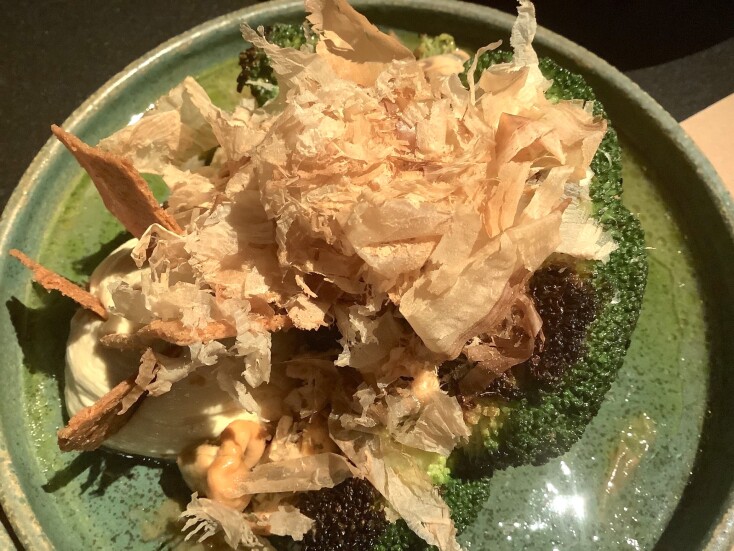 +Τροφή, Μπρόκολο με λευκό ταραμά, μύδια αχνιστά και αφυδατωμένη παλαμίδα