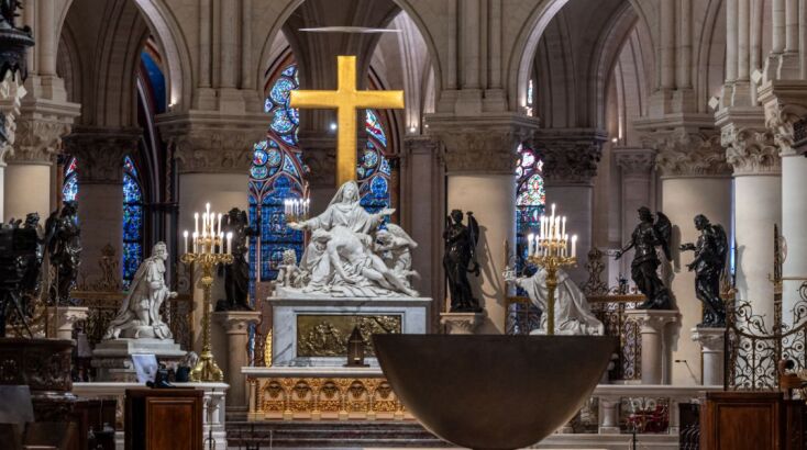 Παναγία των Παρισίων: Τα πρώτα πλάνα από το εσωτερικό του ναού 