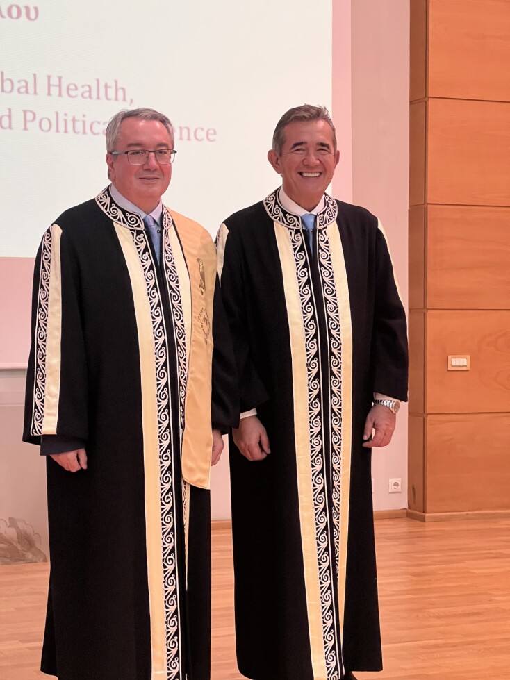 Ο Ηλίας Μόσιαλος, επίτιμος διδάκτορας του πανεπιστημίου Ιωαννίνων